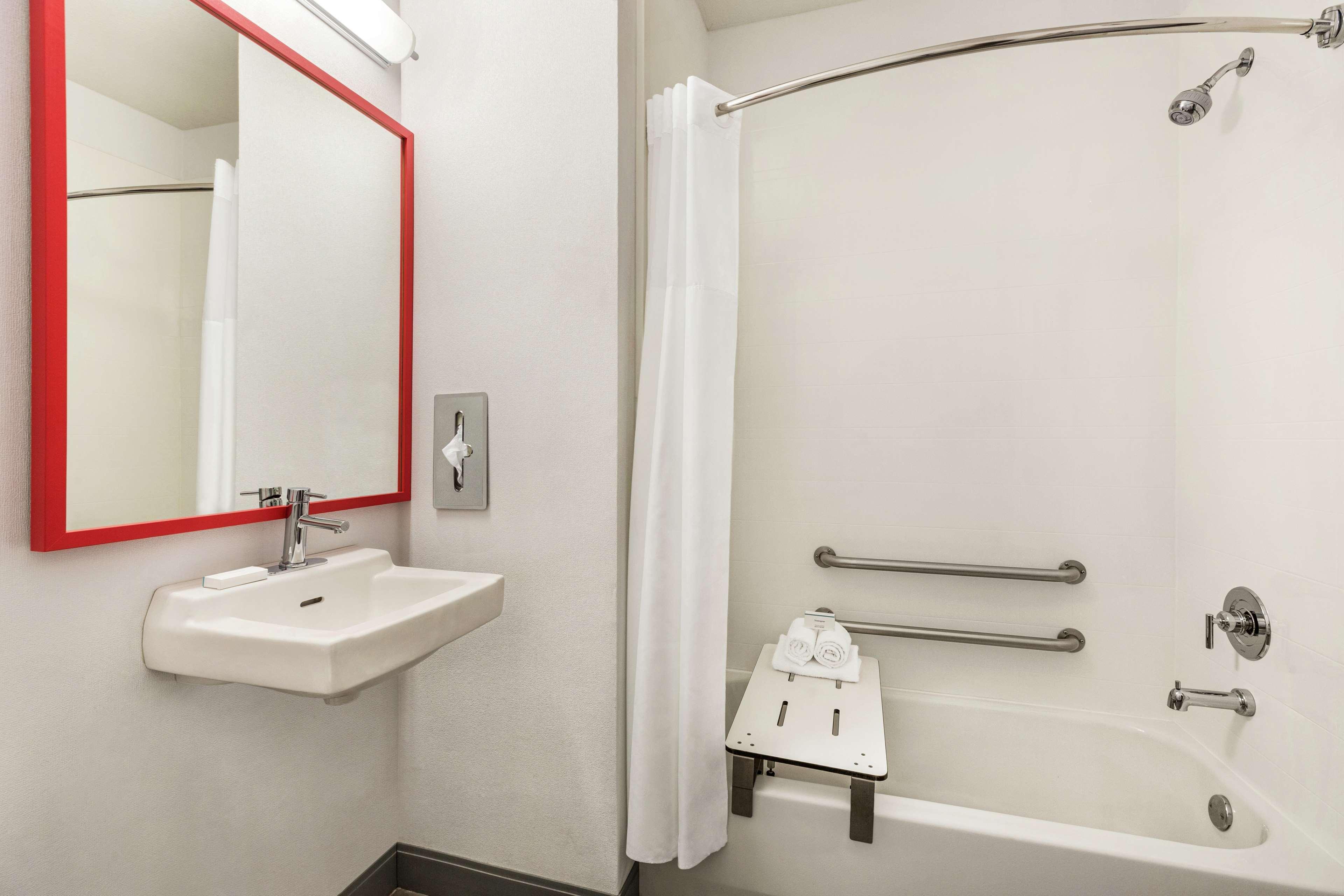Hampton Inn Kansas City Блу Спрингс Екстериор снимка