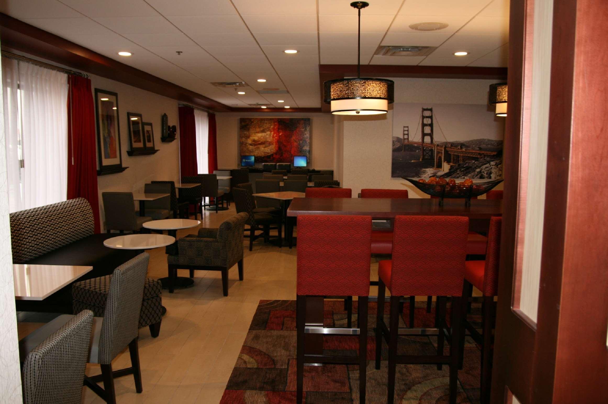 Hampton Inn Kansas City Блу Спрингс Екстериор снимка