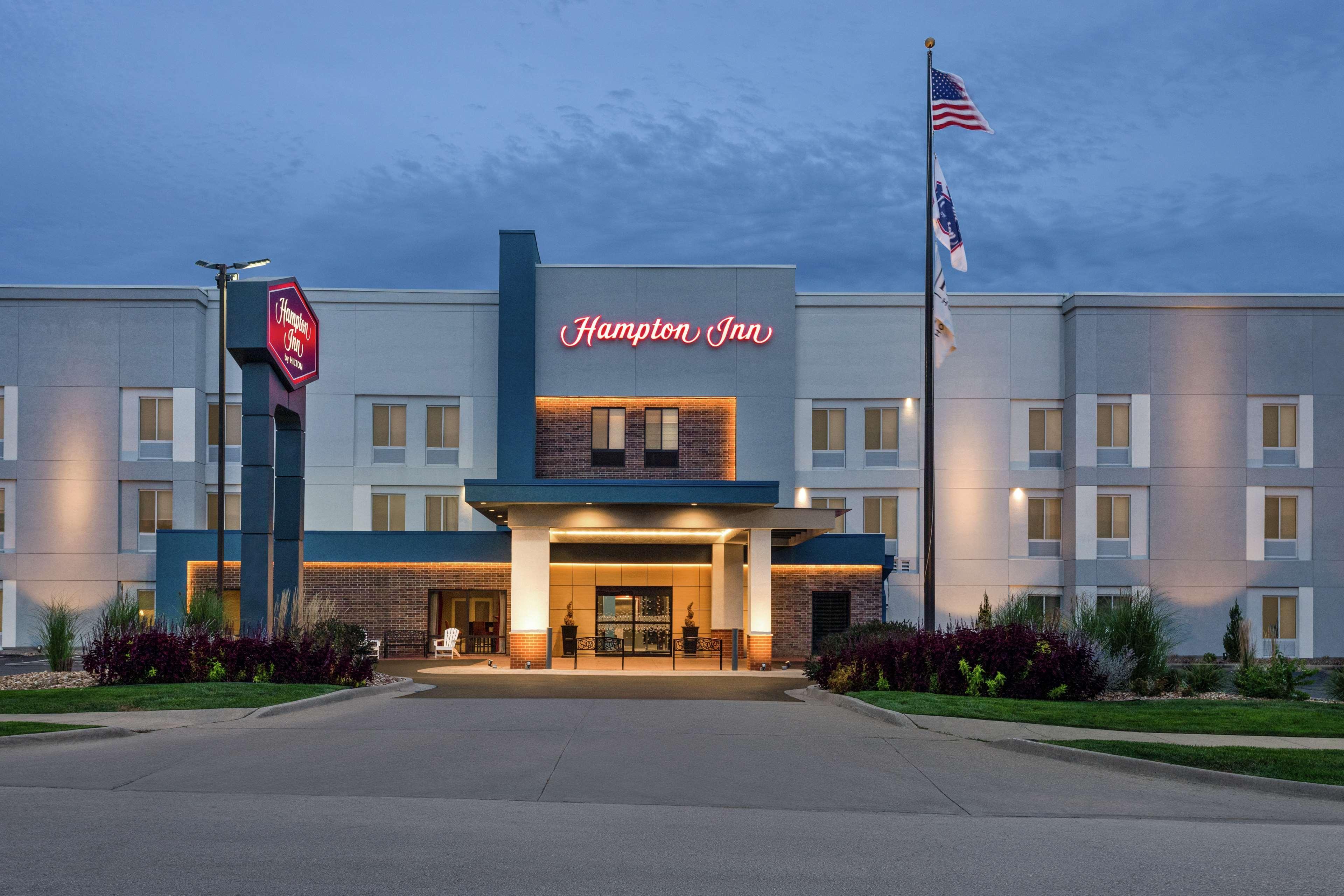 Hampton Inn Kansas City Блу Спрингс Екстериор снимка