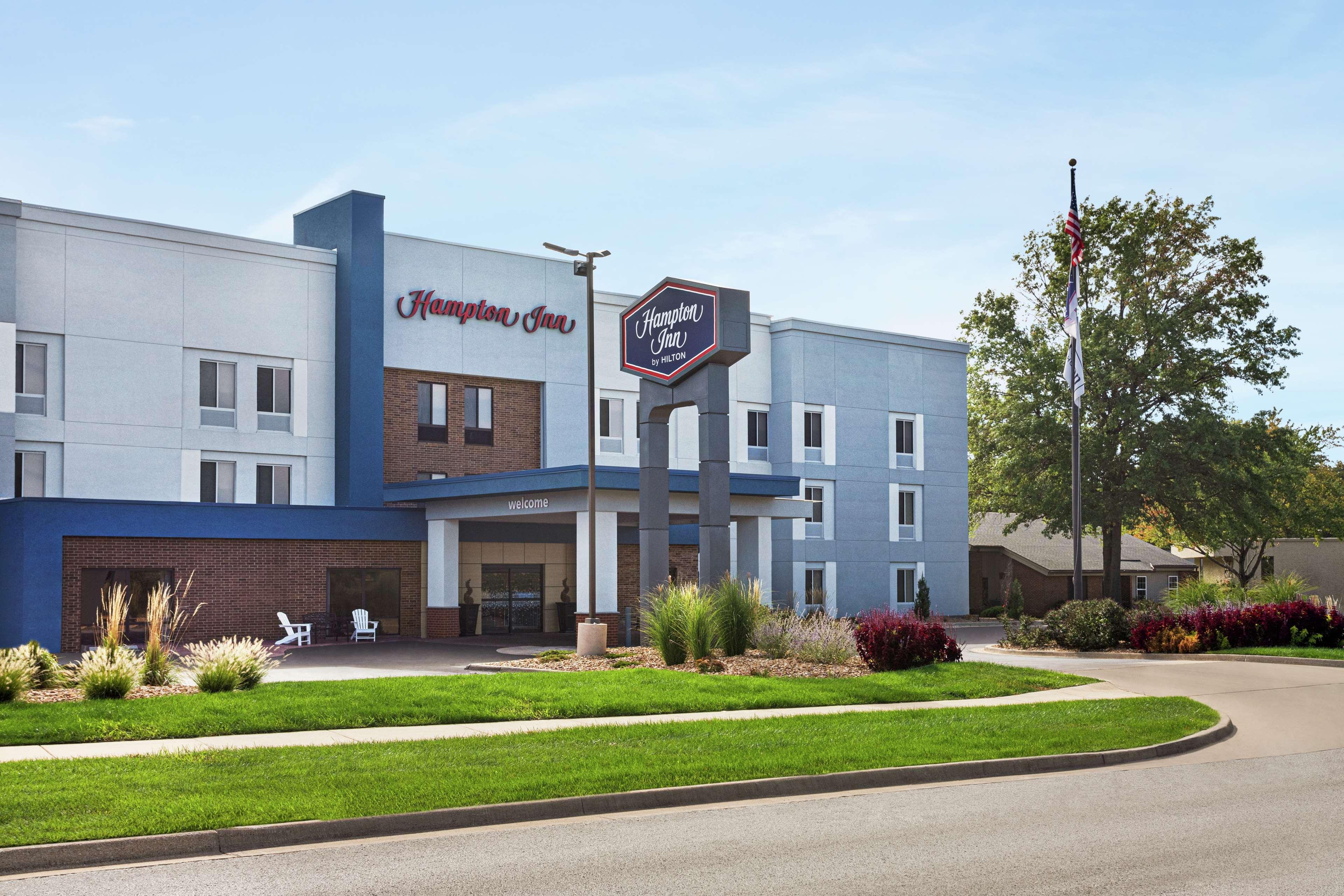 Hampton Inn Kansas City Блу Спрингс Екстериор снимка