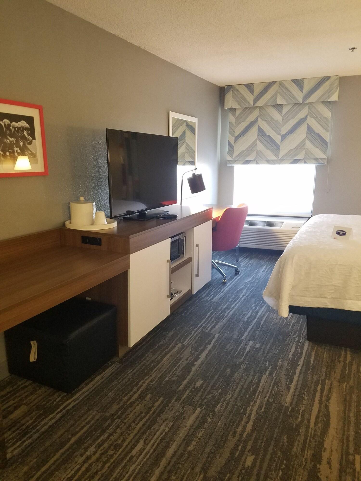 Hampton Inn Kansas City Блу Спрингс Екстериор снимка