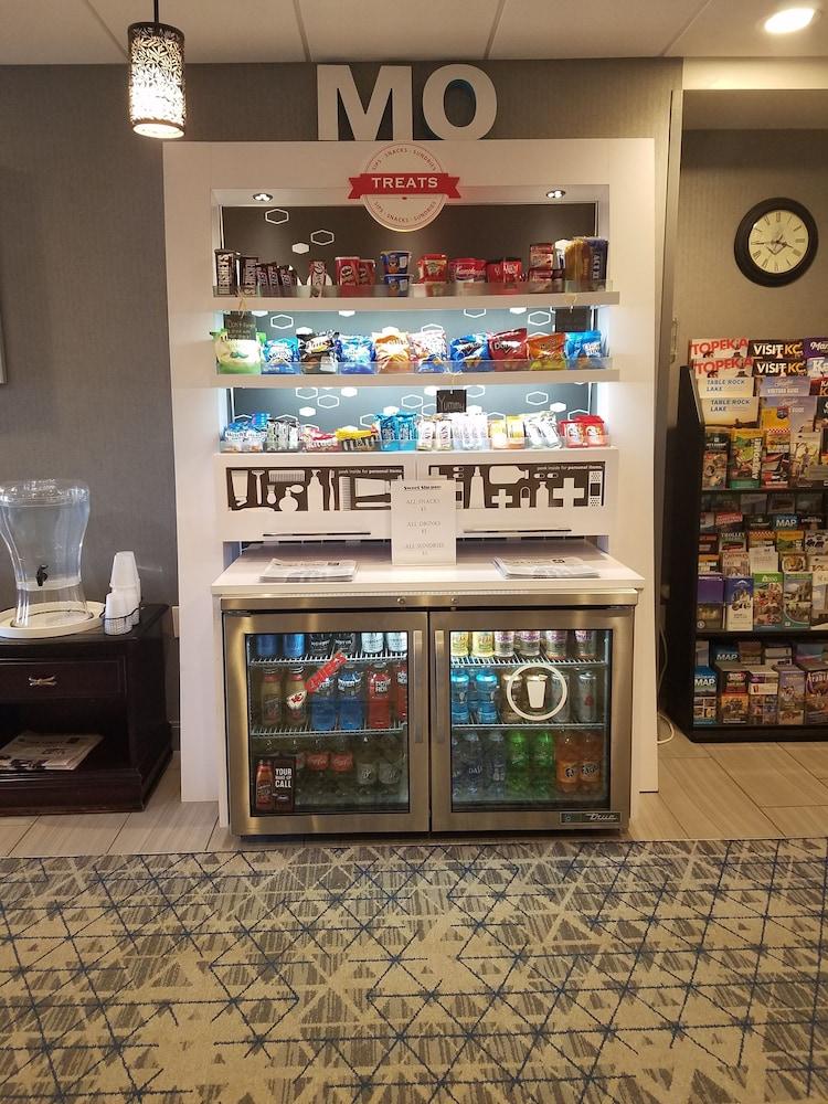 Hampton Inn Kansas City Блу Спрингс Екстериор снимка