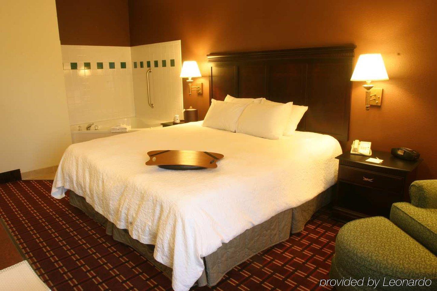 Hampton Inn Kansas City Блу Спрингс Екстериор снимка