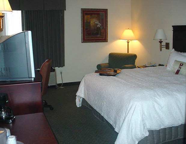 Hampton Inn Kansas City Блу Спрингс Стая снимка