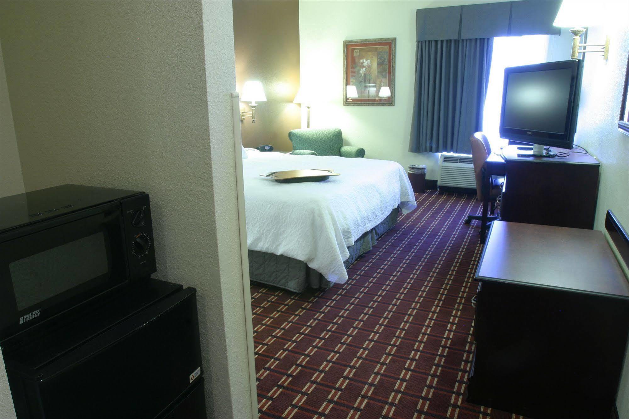 Hampton Inn Kansas City Блу Спрингс Екстериор снимка