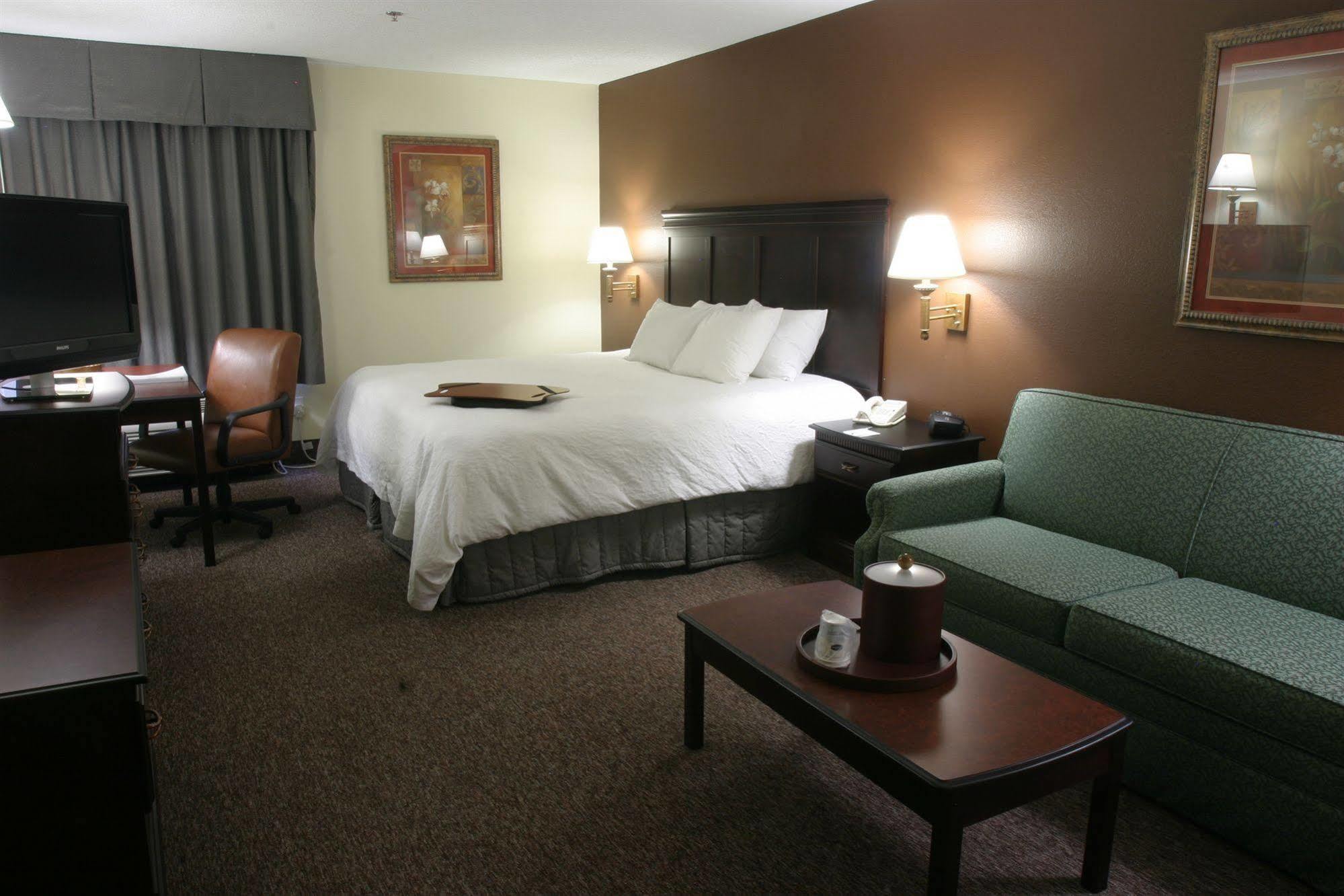 Hampton Inn Kansas City Блу Спрингс Екстериор снимка