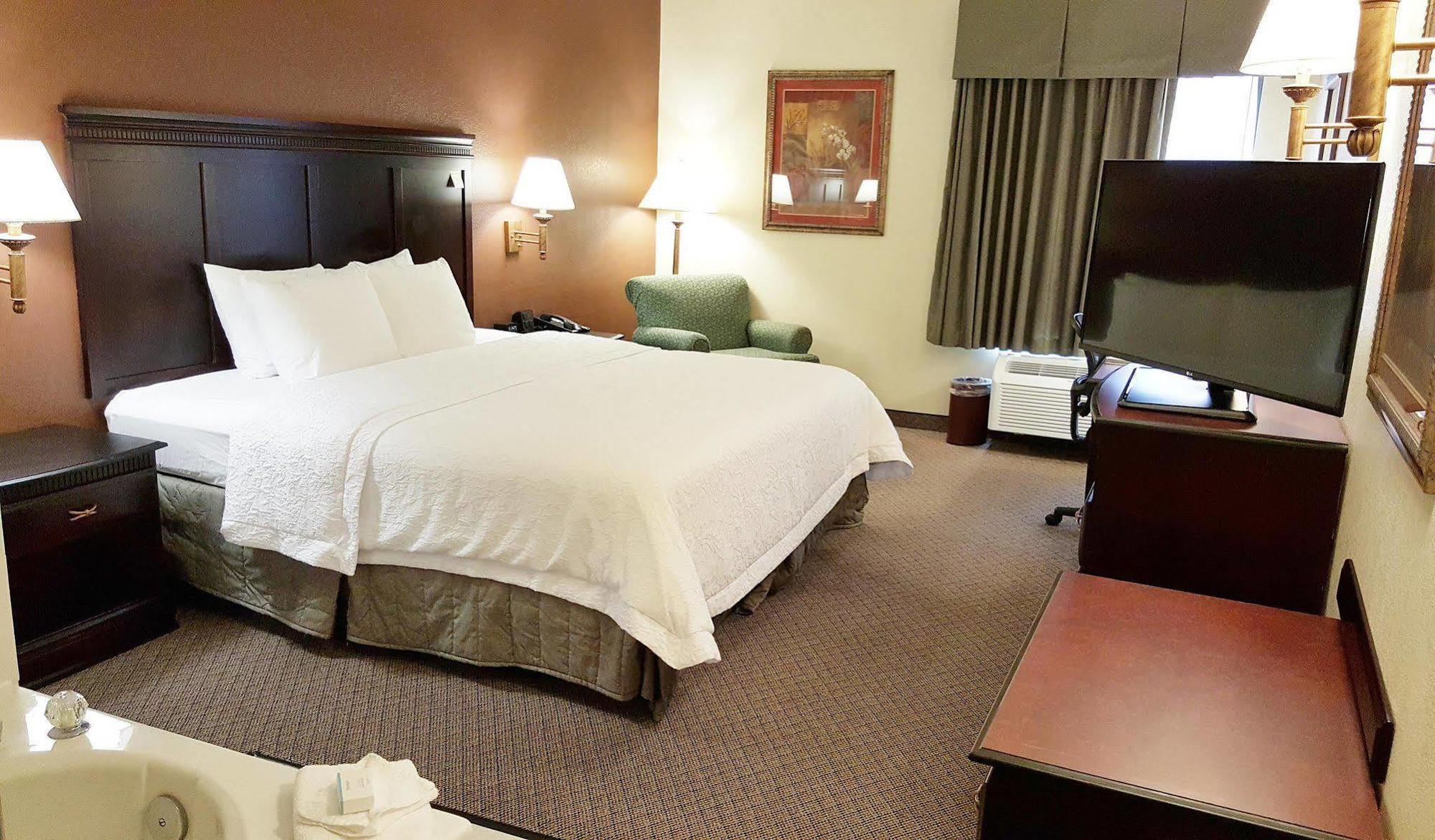 Hampton Inn Kansas City Блу Спрингс Екстериор снимка