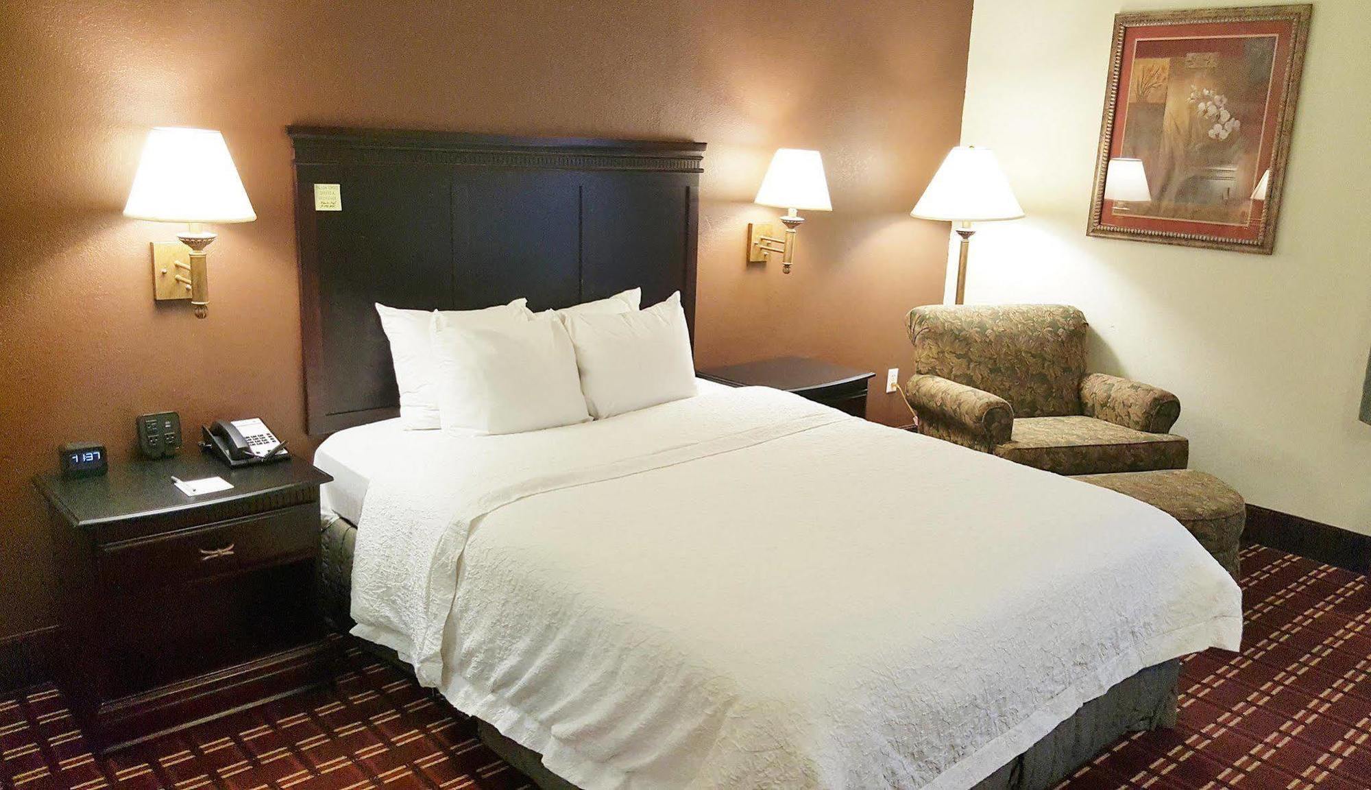 Hampton Inn Kansas City Блу Спрингс Екстериор снимка