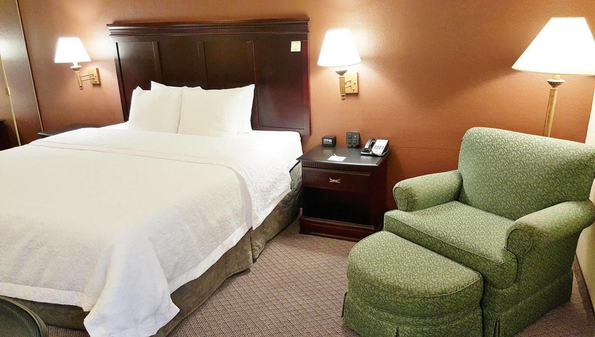 Hampton Inn Kansas City Блу Спрингс Екстериор снимка