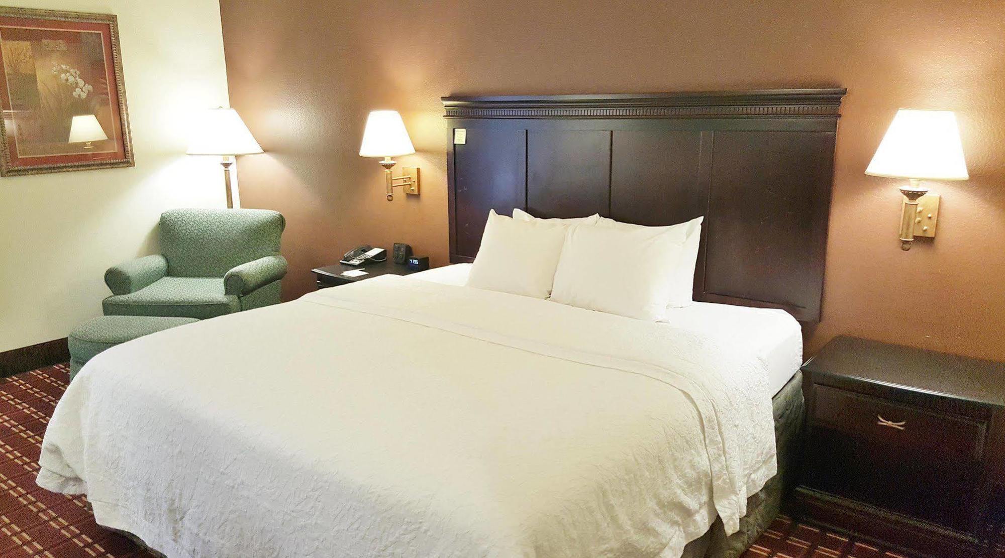 Hampton Inn Kansas City Блу Спрингс Екстериор снимка