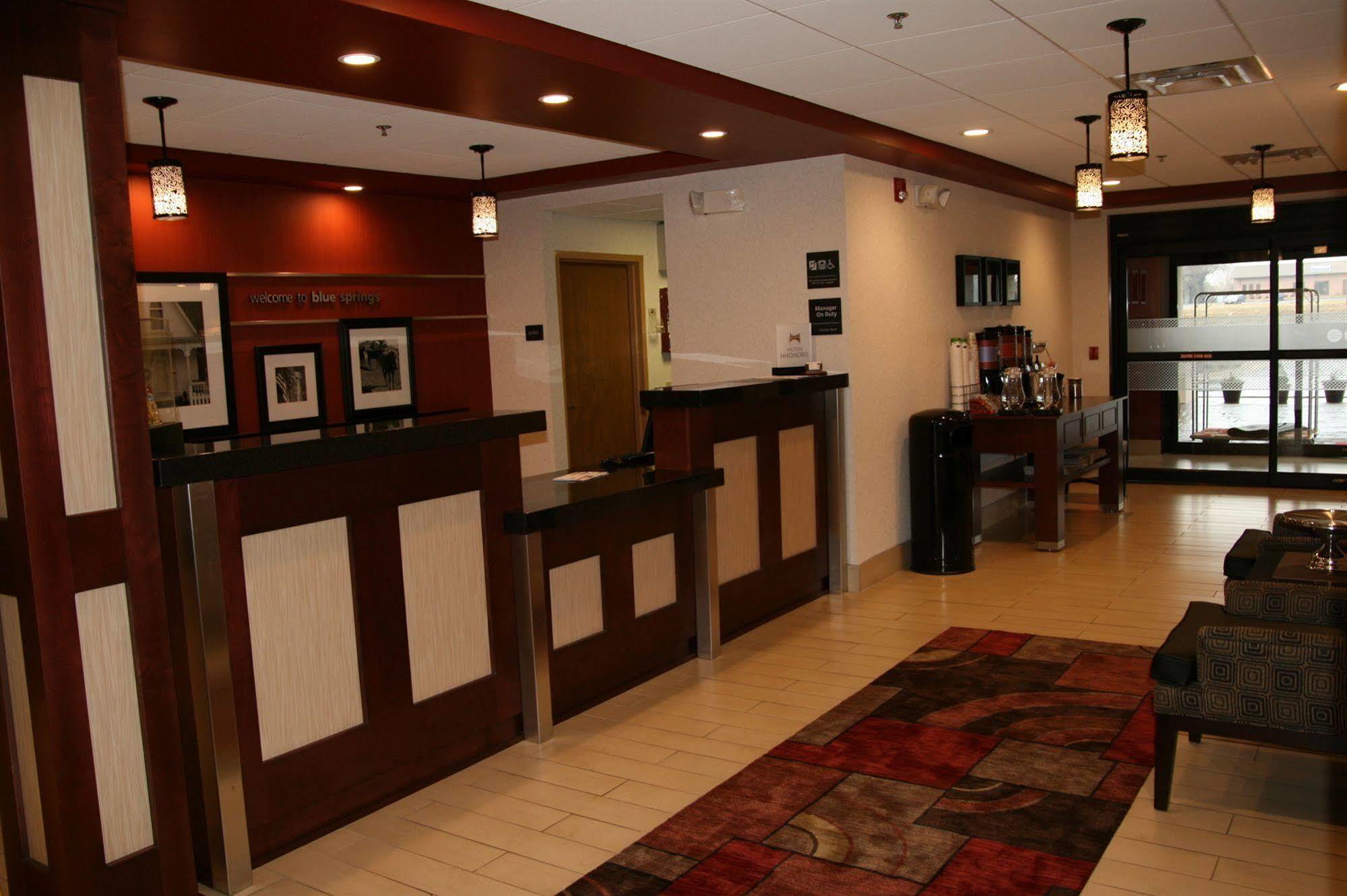 Hampton Inn Kansas City Блу Спрингс Екстериор снимка