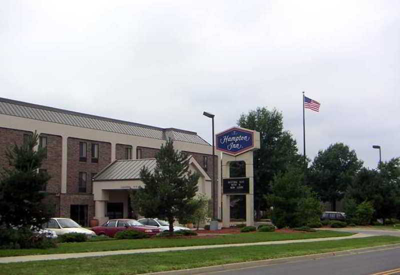 Hampton Inn Kansas City Блу Спрингс Екстериор снимка